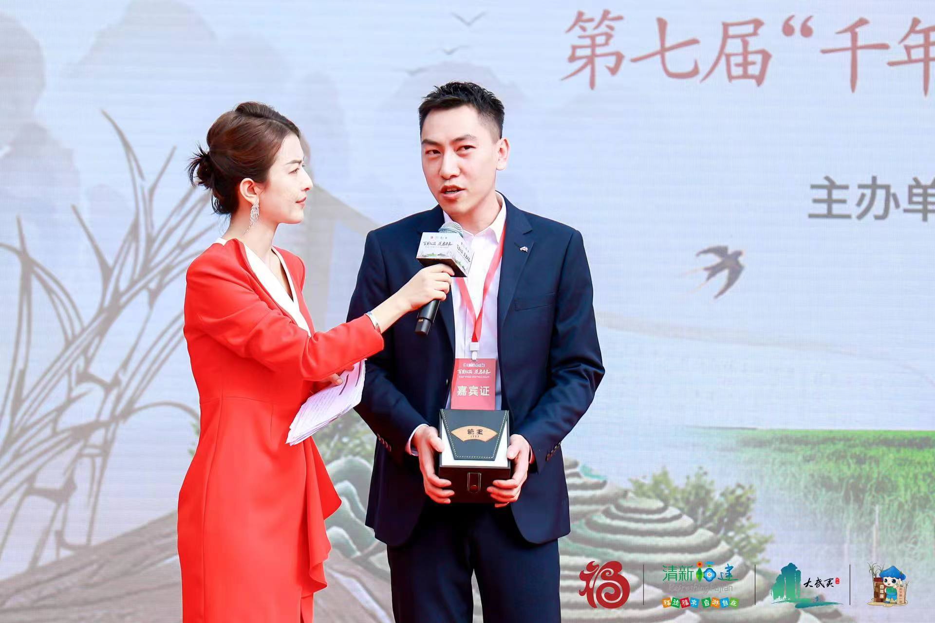 易順建工集團(tuán)總經(jīng)理李晉恒以高價(jià)斬獲“糖王”桂冠,助力萬前村貧困村民